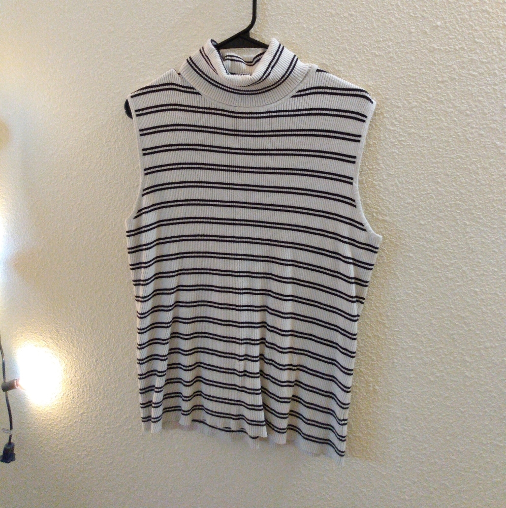 Sleeveless Turleneck